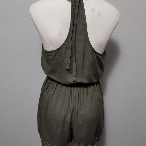 Hollister olive embroidered t-back high neck romper size medium - Picture 5 of 7